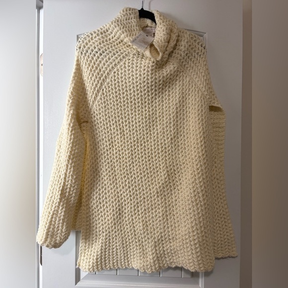 Barefoot Dreams Sweaters - NWT BAREFOOT DREAMS WOMENS SWEATER PONCHO